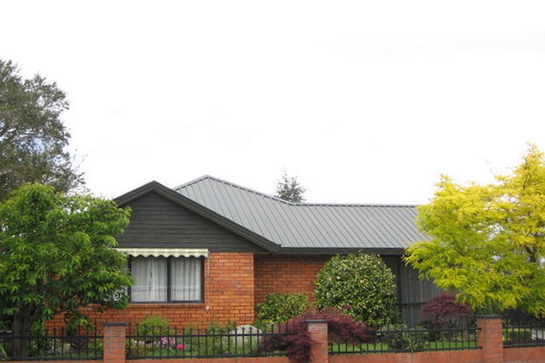 Photo of property in 82 Regency Crescent, Redwood, Christchurch, 8051