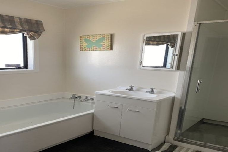 Photo of property in 7 Carluke Street, Paparangi, Wellington, 6037