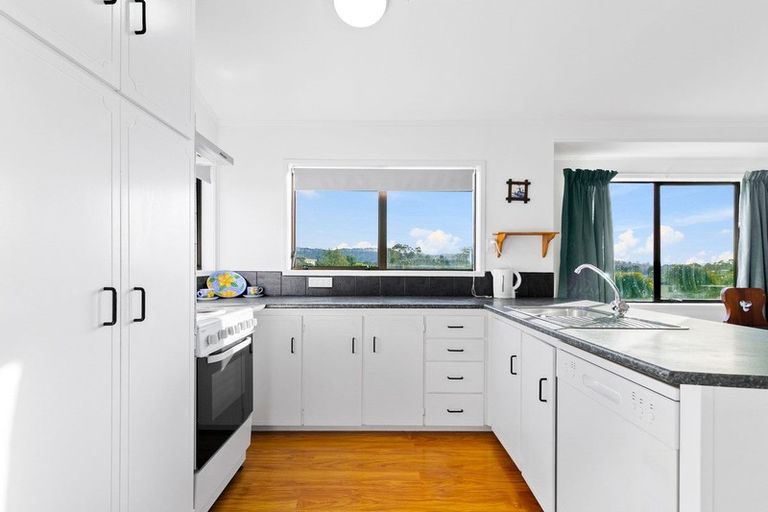 Photo of property in 26 Adam Sunde Place, Glen Eden, Auckland, 0602