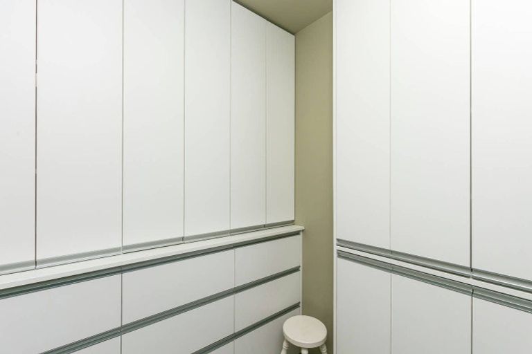 Photo of property in Montreaux Apartments, 10e/164 The Terrace, Wellington Central, Wellington, 6011