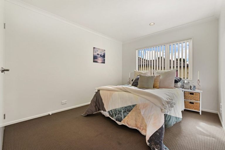 Photo of property in 58 Blanes Road, Weymouth, Auckland, 2103
