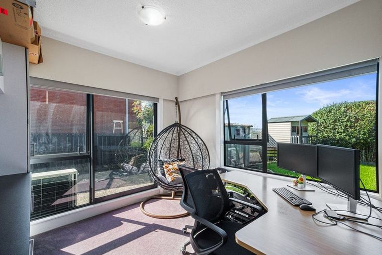 Photo of property in 21 Hepburn Road, Glendene, Auckland, 0602
