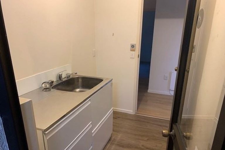 Photo of property in 1/3 Fayette Place, Te Atatu South, Auckland, 0610