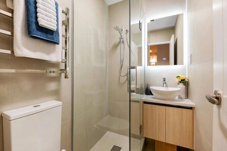 Photo of property in 2/114 Saddleback Rise, Murrays Bay, Auckland, 0630