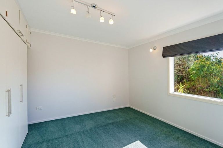 Photo of property in 2 Marewa Place, Waikanae Beach, Waikanae, 5036