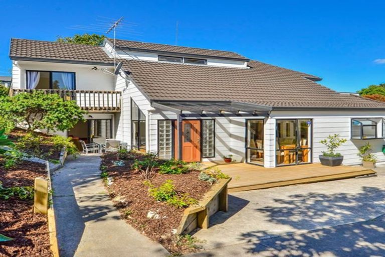 Photo of property in 2/23 Sunnynook Road, Forrest Hill, Auckland, 0620