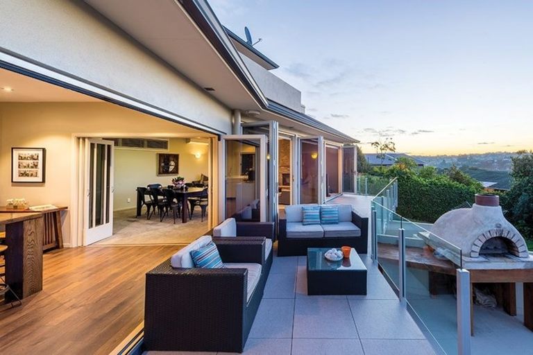 Photo of property in 20 Beechwood Road, Rothesay Bay, Auckland, 0630