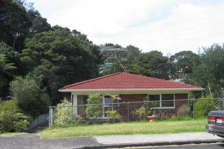 Photo of property in 1/63 Ayton Drive, Totara Vale, Auckland, 0629