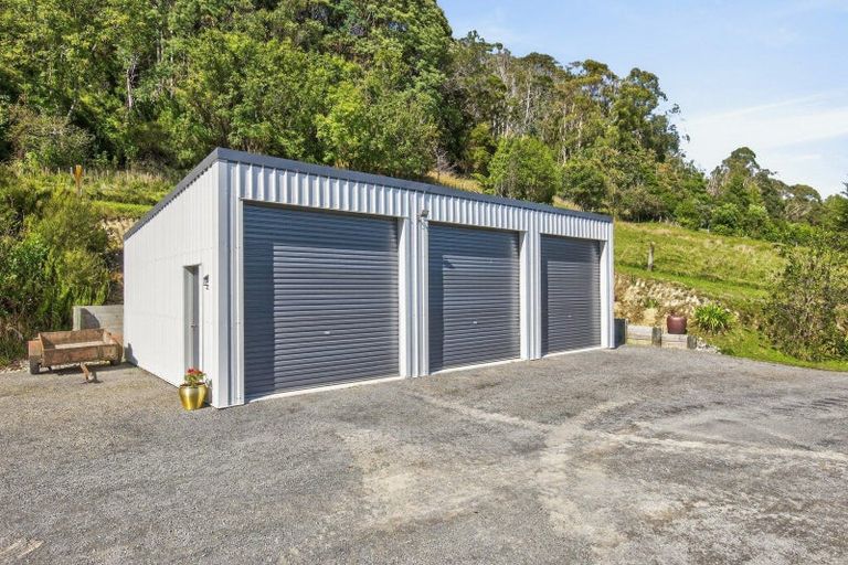 Photo of property in 25 Hanawera Ridge Road, Manakau, Otaki, 5583