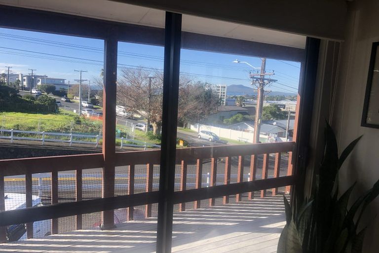 Photo of property in 24a East Coast Road, Milford, Auckland, 0620