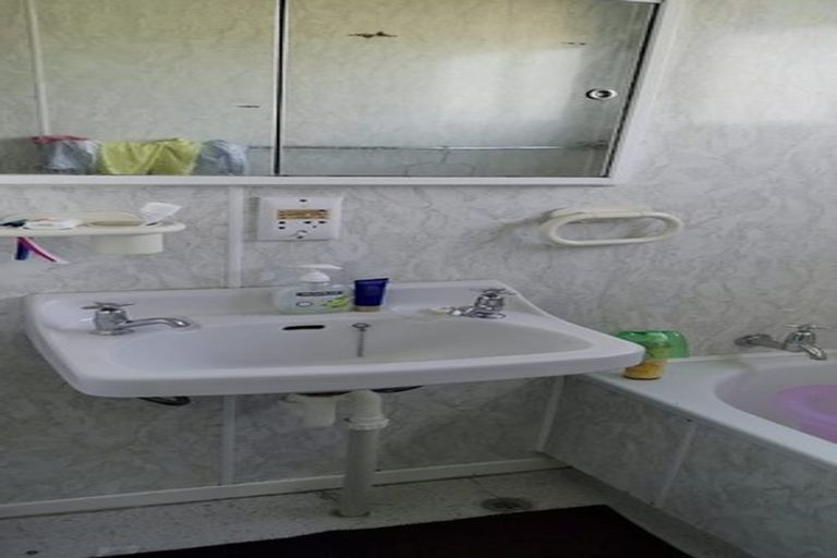 Photo of property in 1/31 Mana Avenue, Titahi Bay, Porirua, 5022