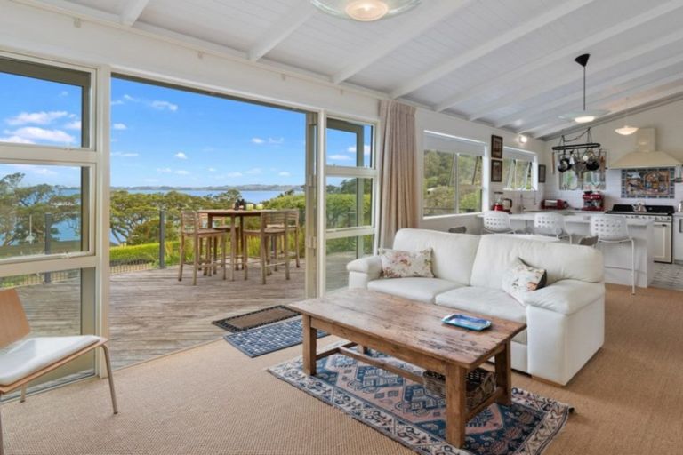 Photo of property in 6 Buckleton Road, Tawharanui Peninsula, Matakana, 0986