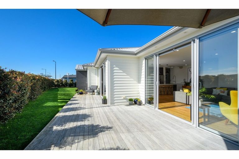 Photo of property in 17 Moemoea Avenue, Kumeu, 0810