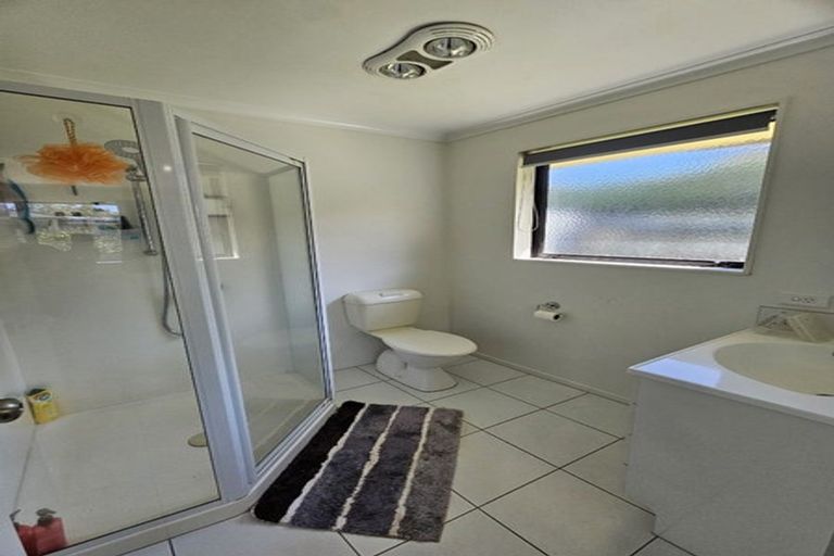 Photo of property in 68 Farnborough Drive, Grandview Heights, Hamilton, 3200