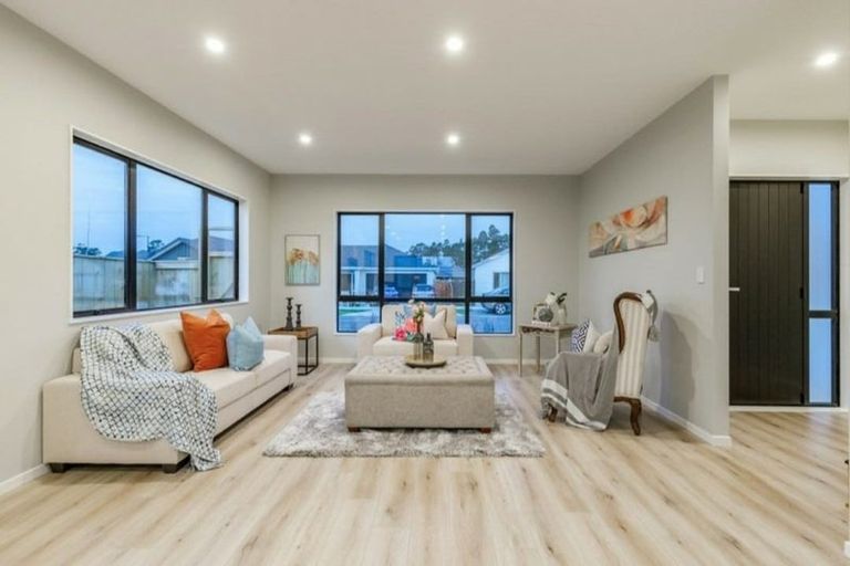 Photo of property in 15 Ropere Street, Kumeu, 0810