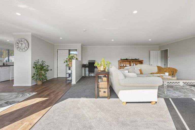 Photo of property in 14 Lakemere Way, Kinloch, Taupo, 3377