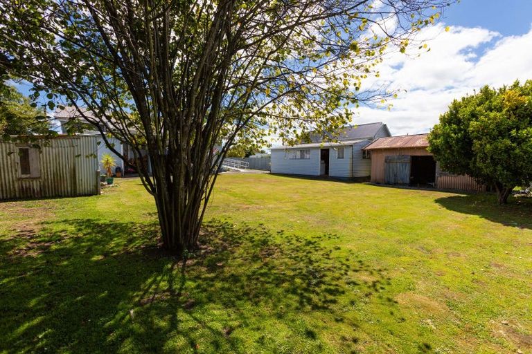 Photo of property in 2 Gladstone Street, Dannevirke, 4930