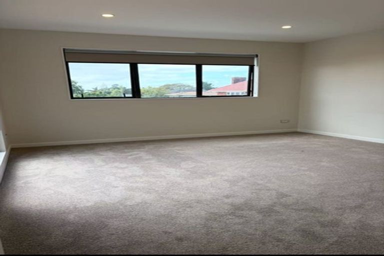 Photo of property in 1/21 Humphrey Kemp Avenue, Henderson, Auckland, 0612