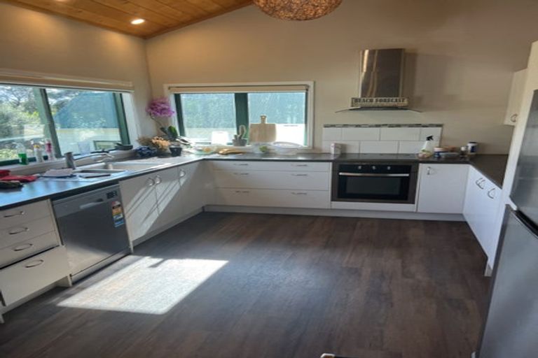 Photo of property in 2 Waipuia Place, Greenhithe, Auckland, 0632