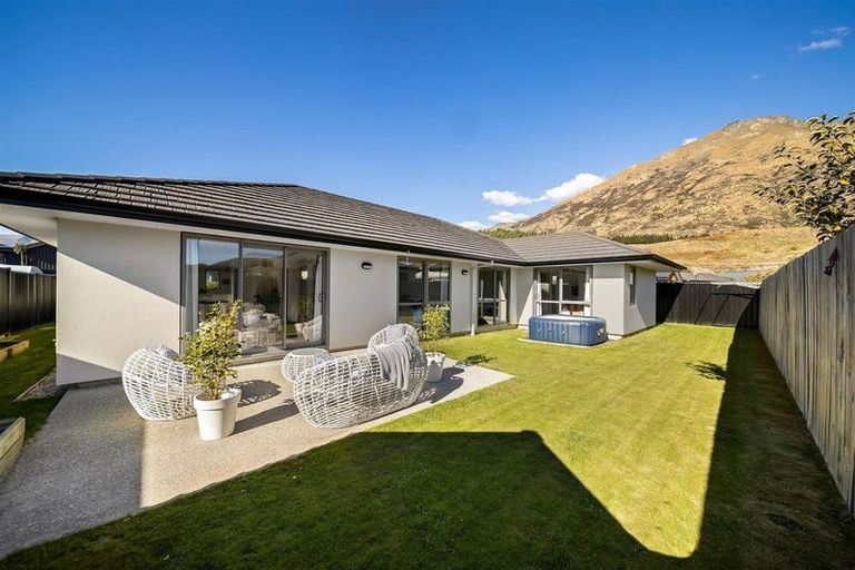 Photo of property in 8 Primrose Lane, Lower Shotover, Queenstown, 9304