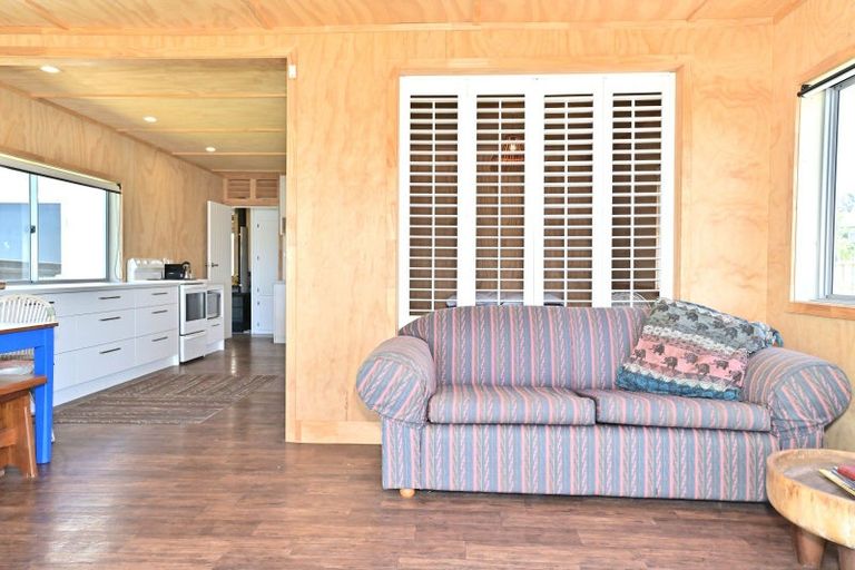 Photo of property in 176 Mahia East Coast Road, Mahia, 4198