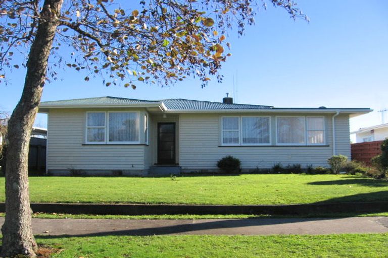 Photo of property in 6 Catlins Crescent, Milson, Palmerston North, 4414