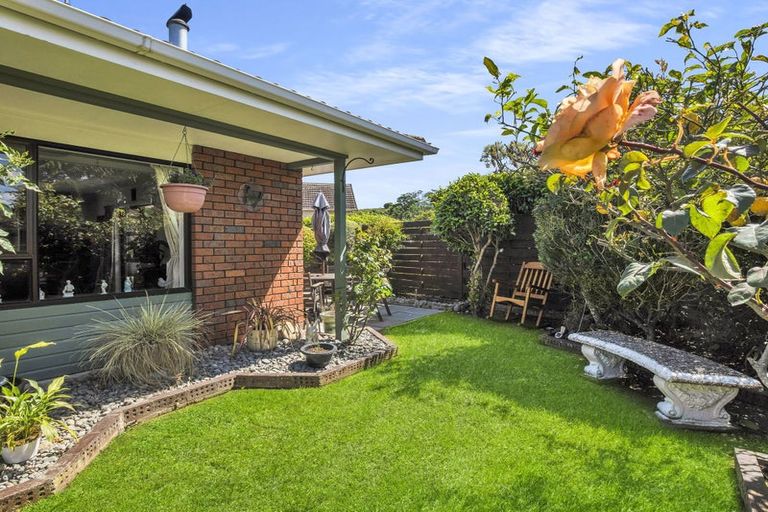 Photo of property in 21a Rosebank Grove, Waikanae, 5036