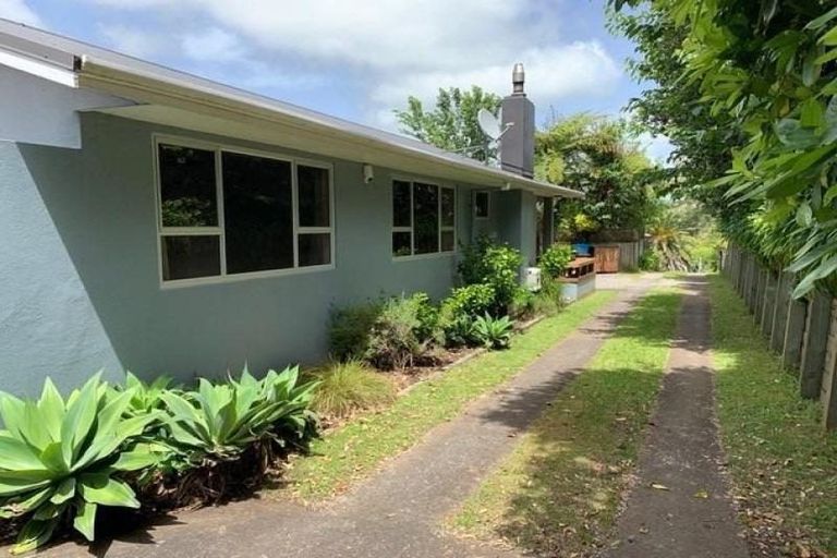 Photo of property in 49 Pitcairn Street, Oakura, 4314