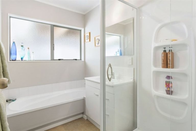 Photo of property in 120 Glen Road, Ranui, Auckland, 0612