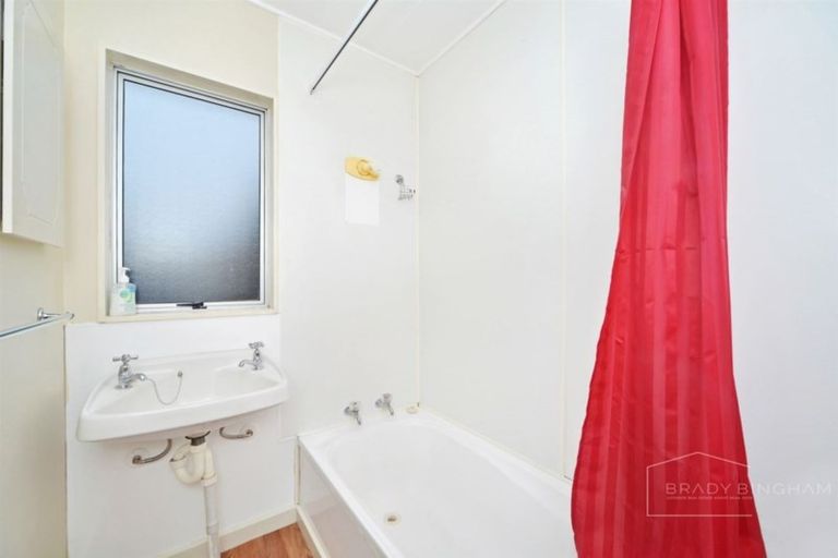 Photo of property in 8b Kupe Drive, Carterton, 5713