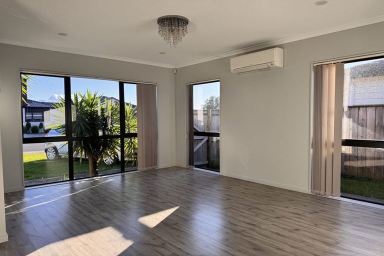 Photo of property in 9 Millfield Lane, Papakura, 2110