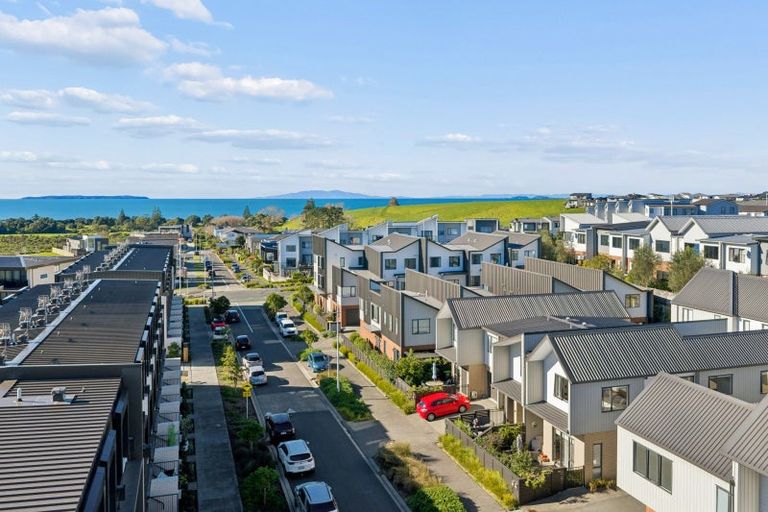 Photo of property in 10b Windlass Street, Long Bay, Auckland, 0630