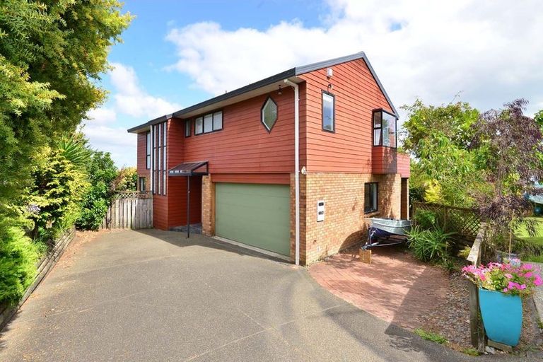 Photo of property in 2/81 Knights Road, Rothesay Bay, Auckland, 0630