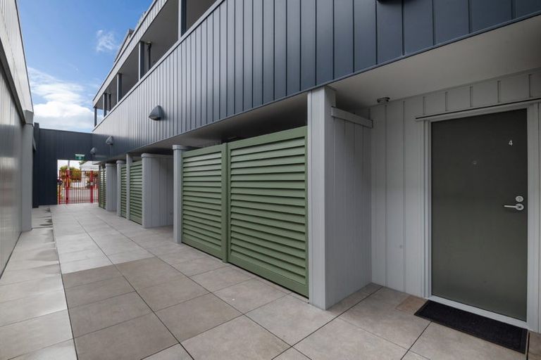 Photo of property in 4/270 Onewa Road, Birkenhead, Auckland, 0626