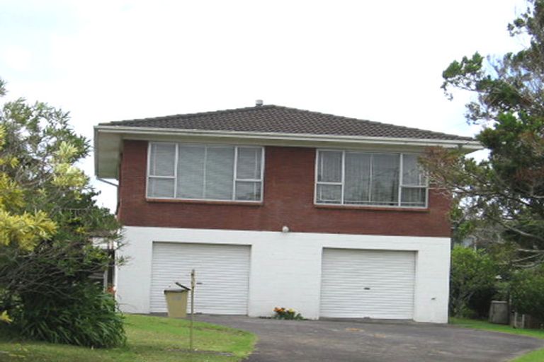 Photo of property in 16 Colwill Road, Massey, Auckland, 0614