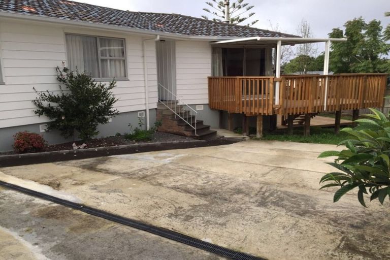 Photo of property in 1/4 Orton Street, Glenfield, Auckland, 0627
