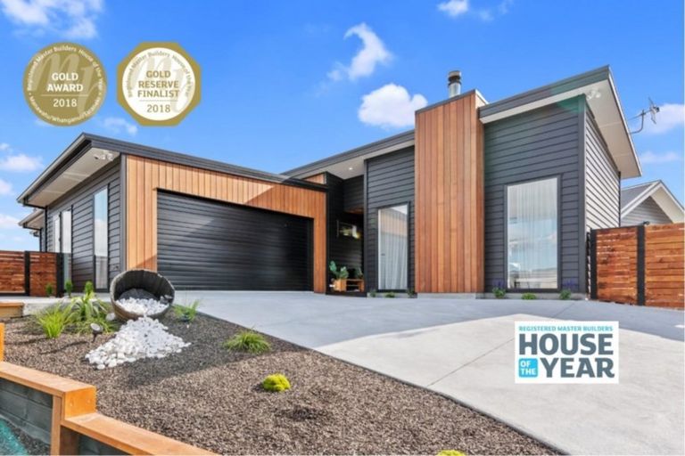 Photo of property in 1 Coutts Way, Fitzherbert, Palmerston North, 4410