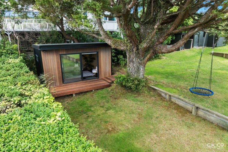 Photo of property in 34 Miromiro Road, Normandale, Lower Hutt, 5010