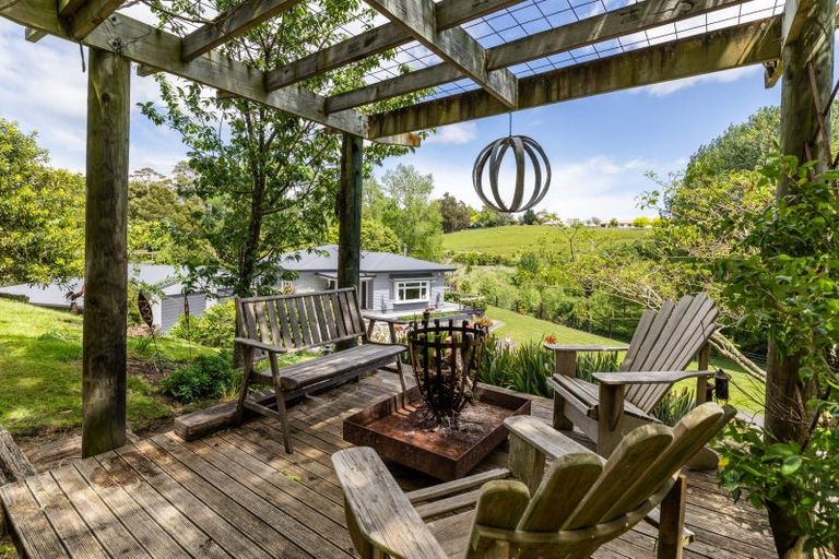 Photo of property in 137 Tauroa Road, Havelock North, 4130