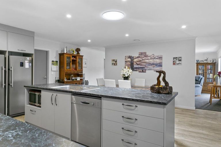 Photo of property in 8 Kahikatea Drive, Kinloch, Taupo, 3377