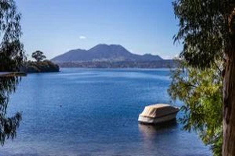 Photo of property in 20 Ewing Grove, Acacia Bay, Taupo, 3330