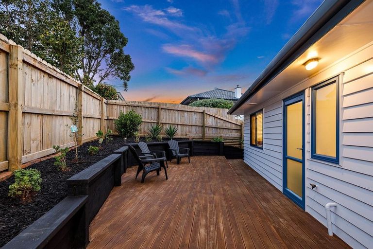 Photo of property in 15 Blethyn Place, Te Atatu South, Auckland, 0610