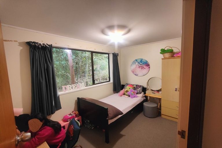 Photo of property in 6 Garner Place, Glenfield, Auckland, 0629