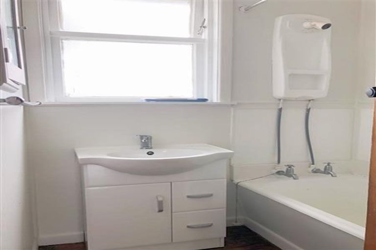 Photo of property in 81 Woodglen Road, Glen Eden, Auckland, 0602