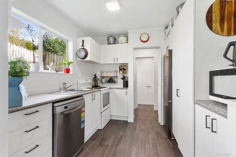 Photo of property in 4/24 Eastglen Road, Glen Eden, Auckland, 0602