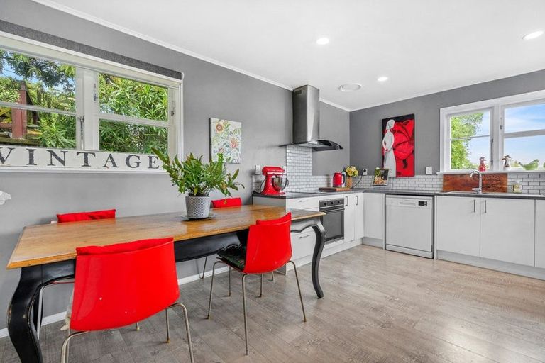 Photo of property in 76 Grays Road, Camborne, Porirua, 5026