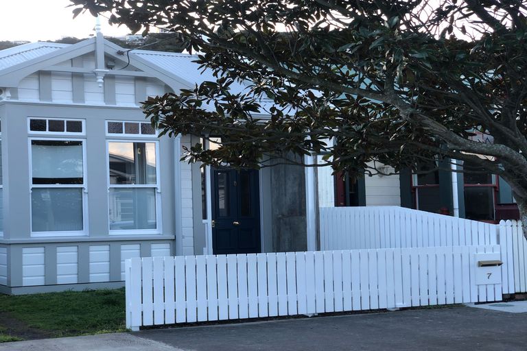Photo of property in 7 Riddlers Crescent, Petone, Lower Hutt, 5012