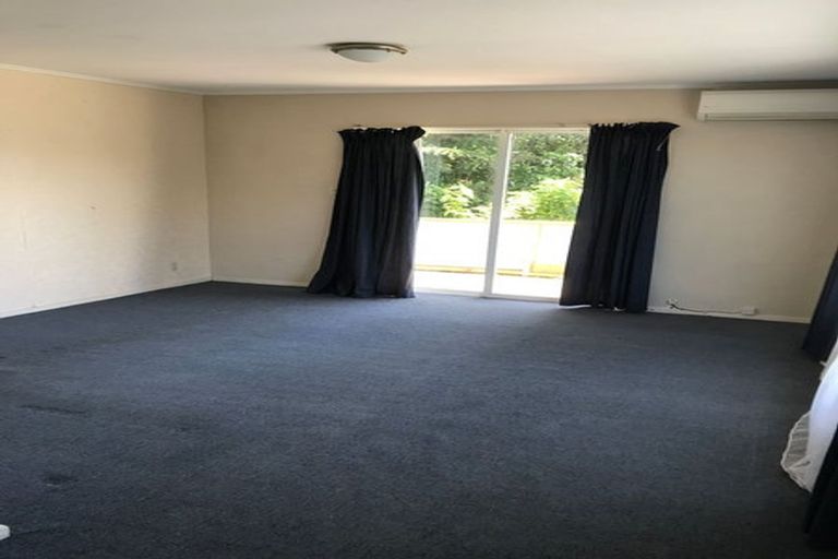 Photo of property in 26 Batchelor Street, Newlands, Wellington, 6037