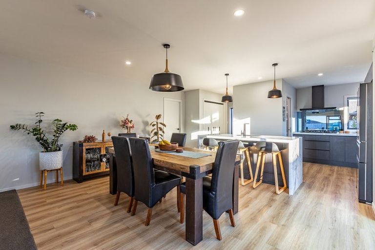 Photo of property in 10 Cyprus Place, Fitzherbert, Palmerston North, 4410