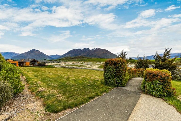 Photo of property in 19 Cunninghams Drive, Jacks Point, Queenstown, 9371
